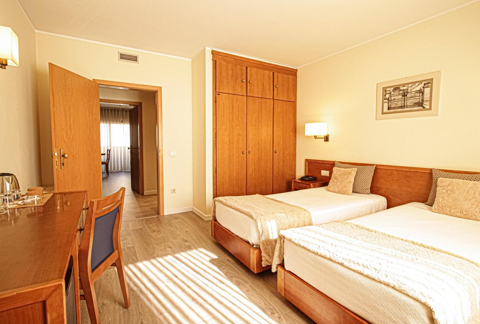 Hotel Dos Loios Санта-Мария-да Фейра Экстерьер фото